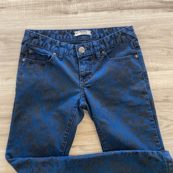 Free People Black Floral Background Jeans - 25 - Picture 3 of 13